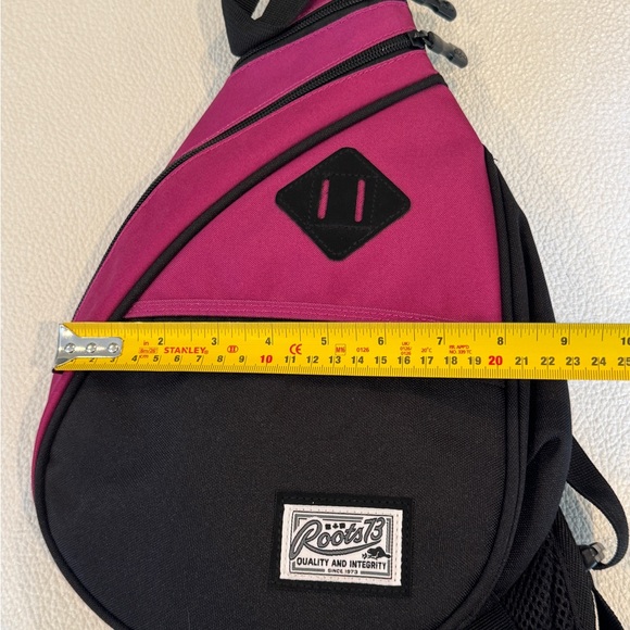 Roots Unisex Canvas Sling Bag one shoulder knapsack black berry - Picture 8 of 9